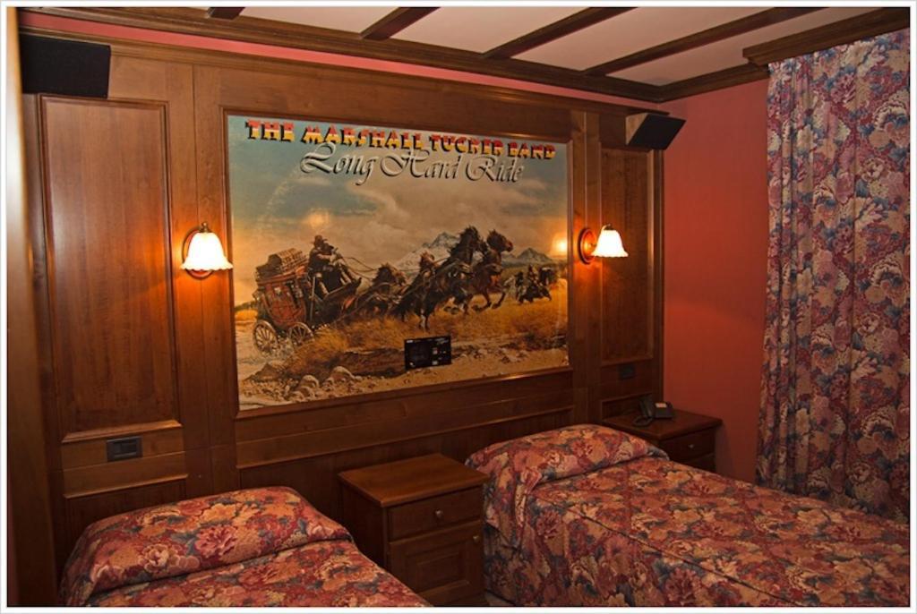 Hotel California Champoluc Ruang foto