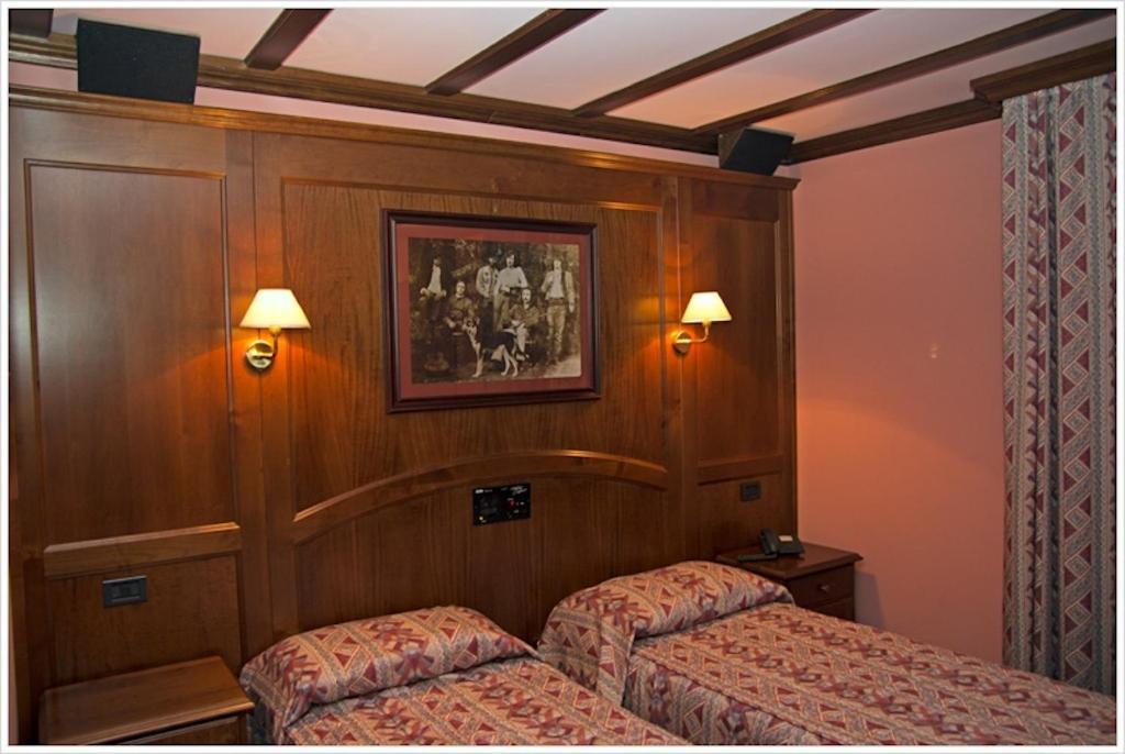 Hotel California Champoluc Bagian luar foto