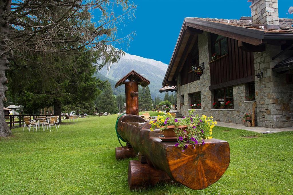 Hotel California Champoluc Bagian luar foto