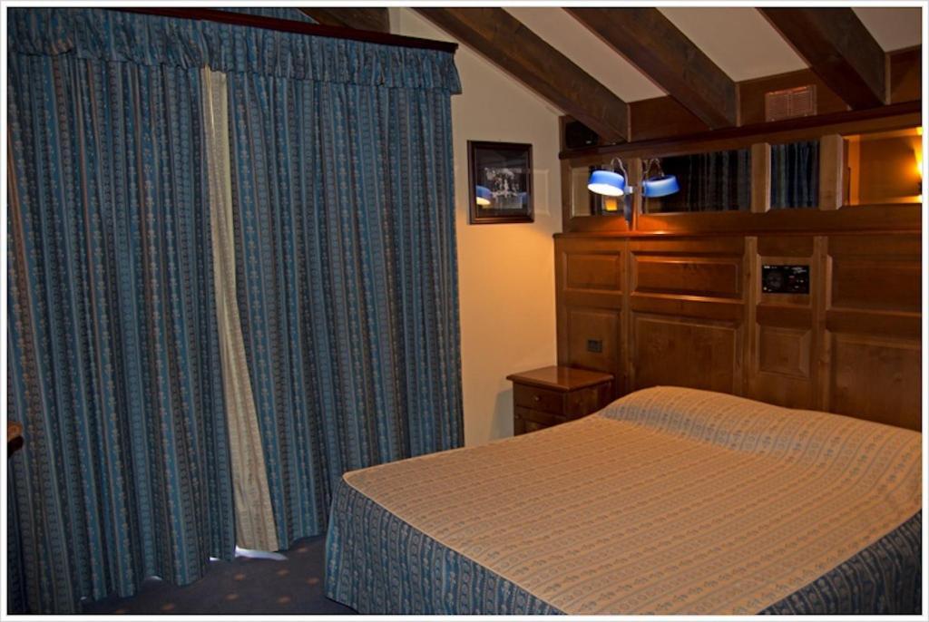Hotel California Champoluc Bagian luar foto